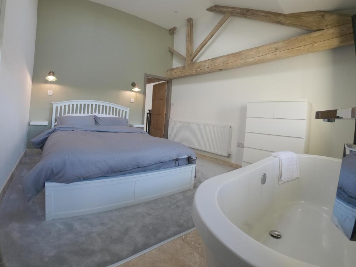 Unique Barn Conversion In Saddleworth Oldham Bagian luar foto