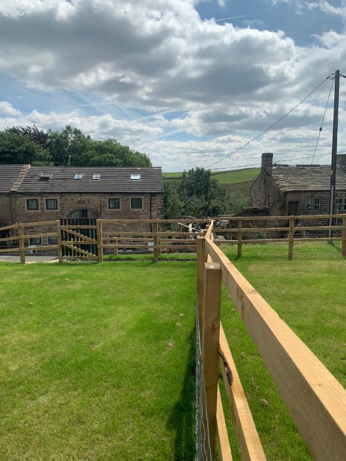 Unique Barn Conversion In Saddleworth Oldham Bagian luar foto